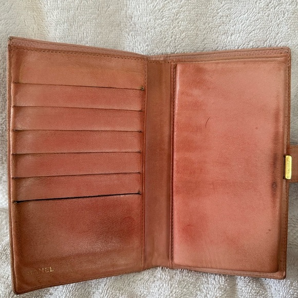 CHANEL CC Logo Caviar Skin Long Bifold Wallet - Picture 9 of 16